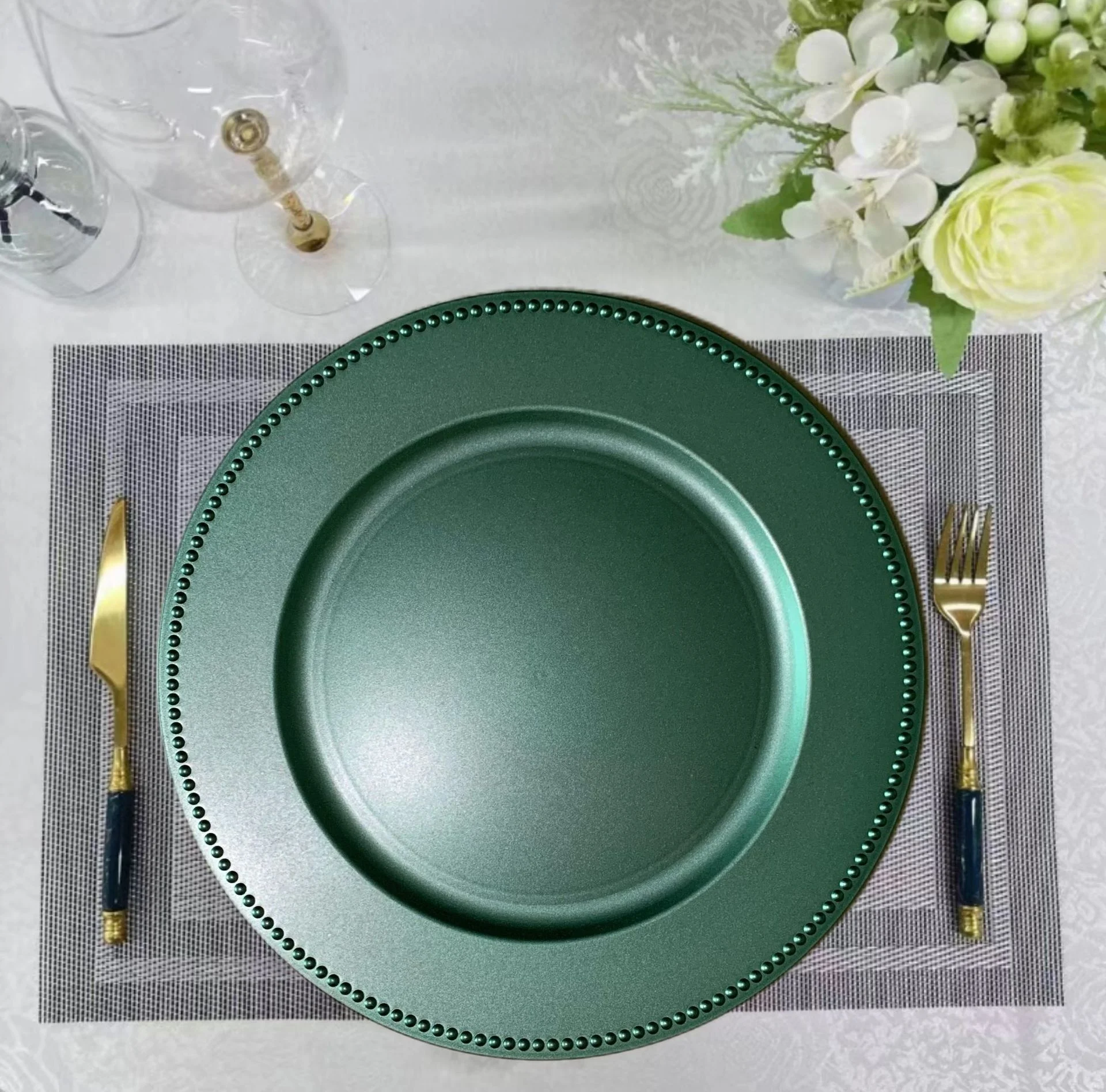 Reusable  Gold Plastic Beaded Charger Plates 13 Inch Round Wedding Party Decorative  Charger Plates