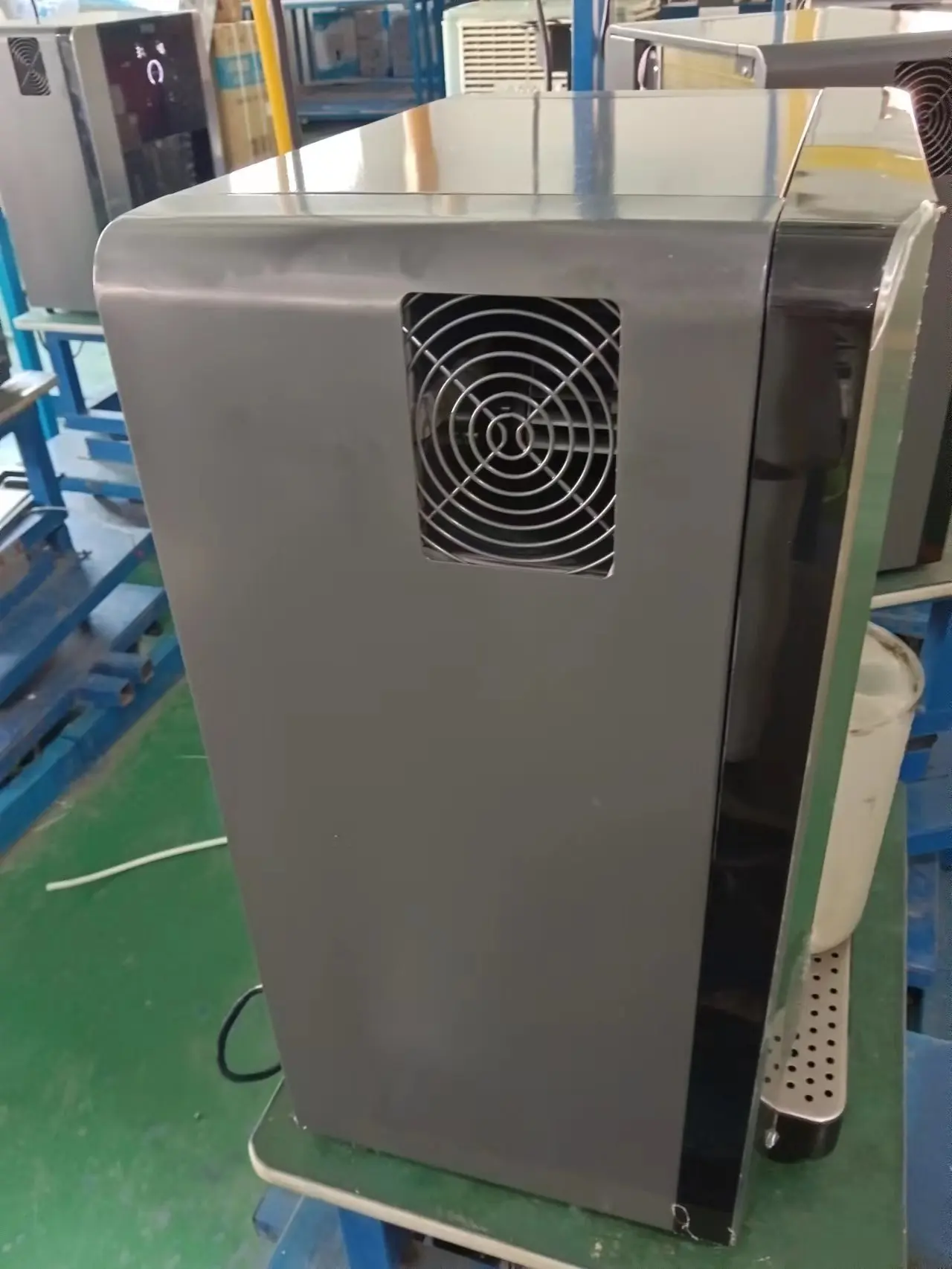 Small desktop air to water generator solar power compatible 10 Liters per day 25%~90%humidity