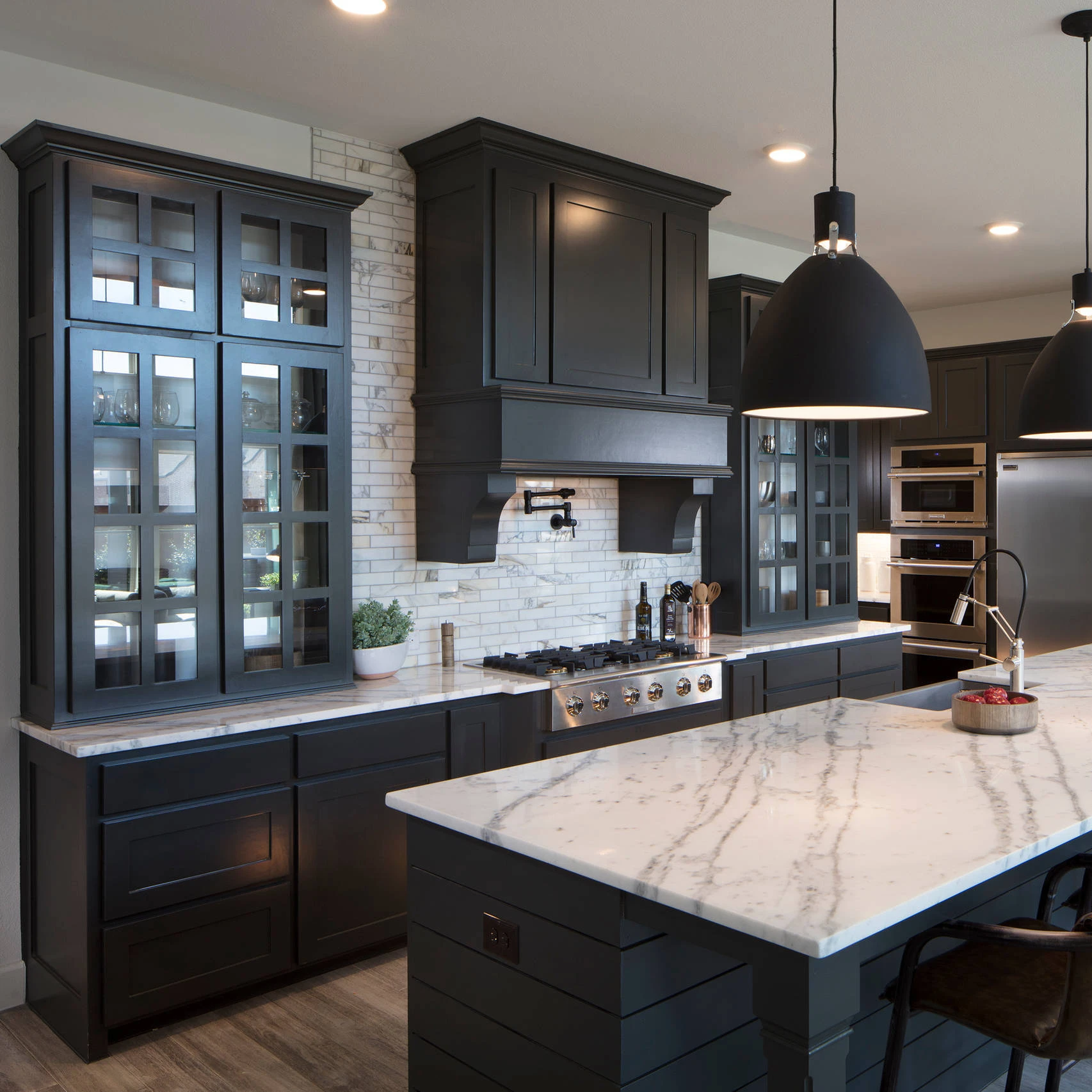 CBMmart Classic Raw Wood Black Color Solid Stained Wood Shaker Style White Kitchen Cabinet with Functional Areas