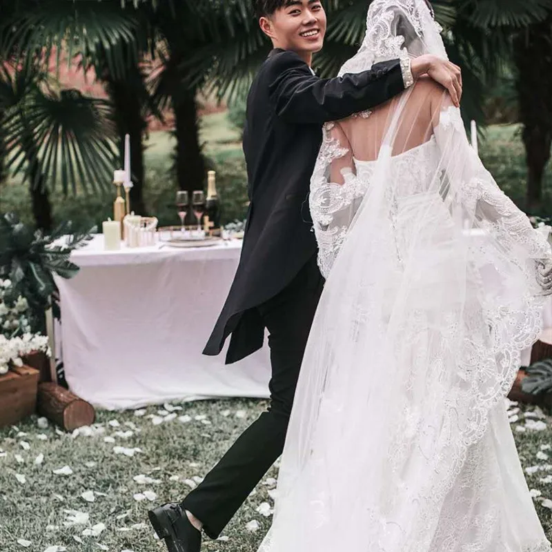 ROMANTIC Wedding Vintage Bridal Veils Ivory Beautiful Long Lace Veil with Comb