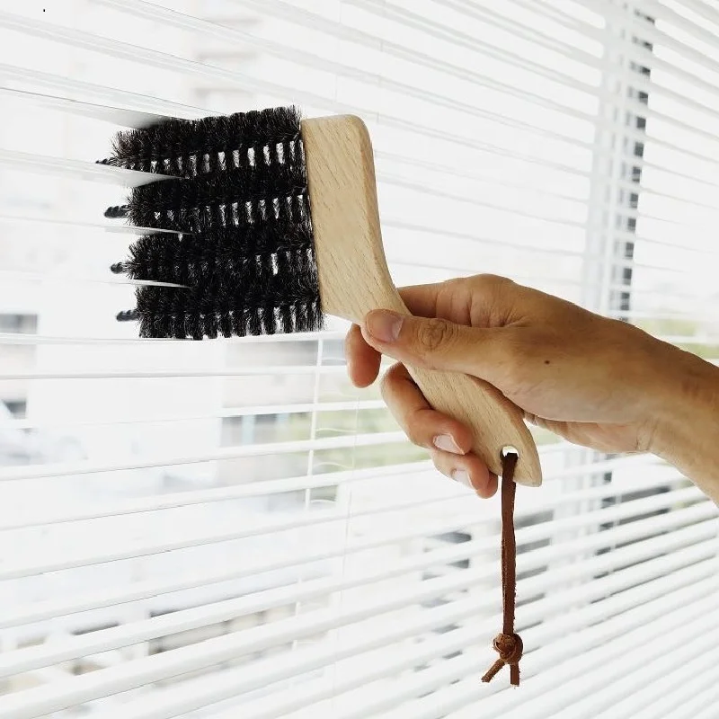 blind brush The solution No more bothersome cleaning of one slat at a time
