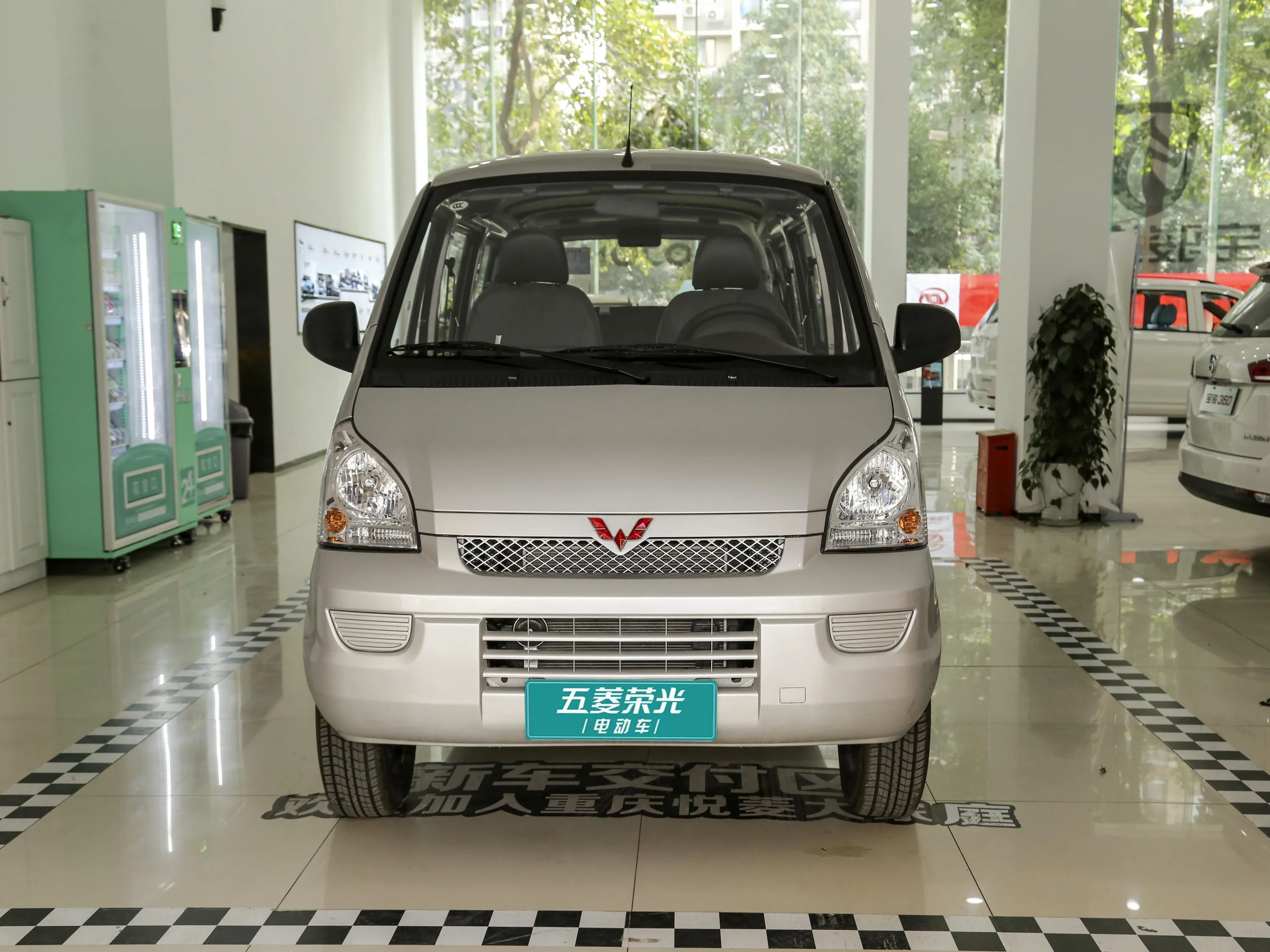 China new energy vehicle SGMV wuling rongguang ev bus 5 doors 7 seats minivan electric car minibus for hot sale