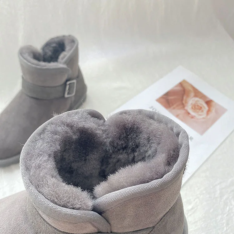 Customized Comfortable Winter Warm Sheepskin Lined Pom-Pom Flat Gray Ankle Durable Snow Furry Sheepskin Boots for Women
