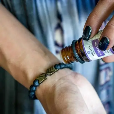 Natural Volcanic Stone Healing Balance Magnet Arrow Beads Bracelet Lava Stone Diffuser Bracelet for Men Women