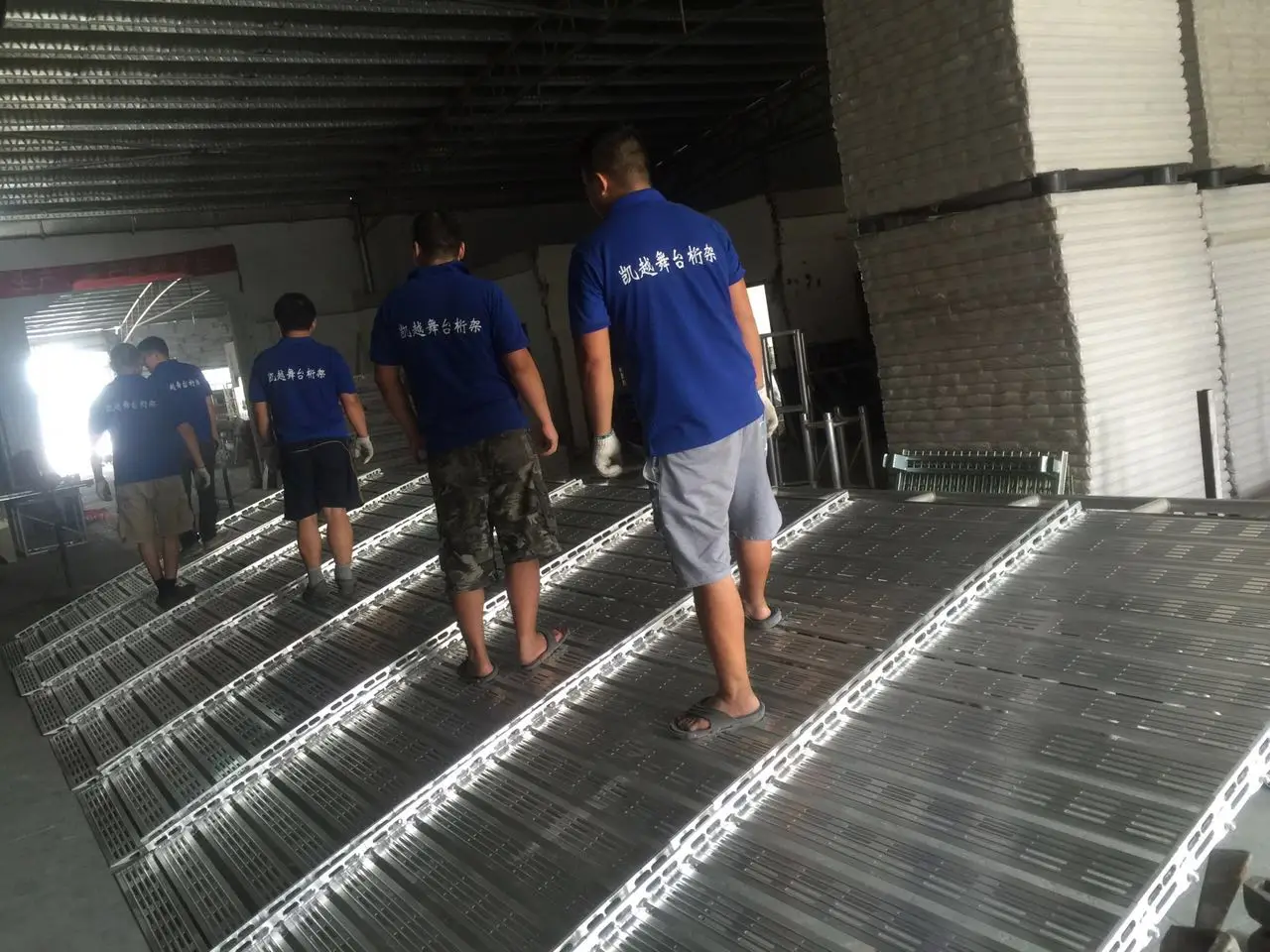 Прочная алюминиевая складная лестница для погрузки и разгрузки под заказ