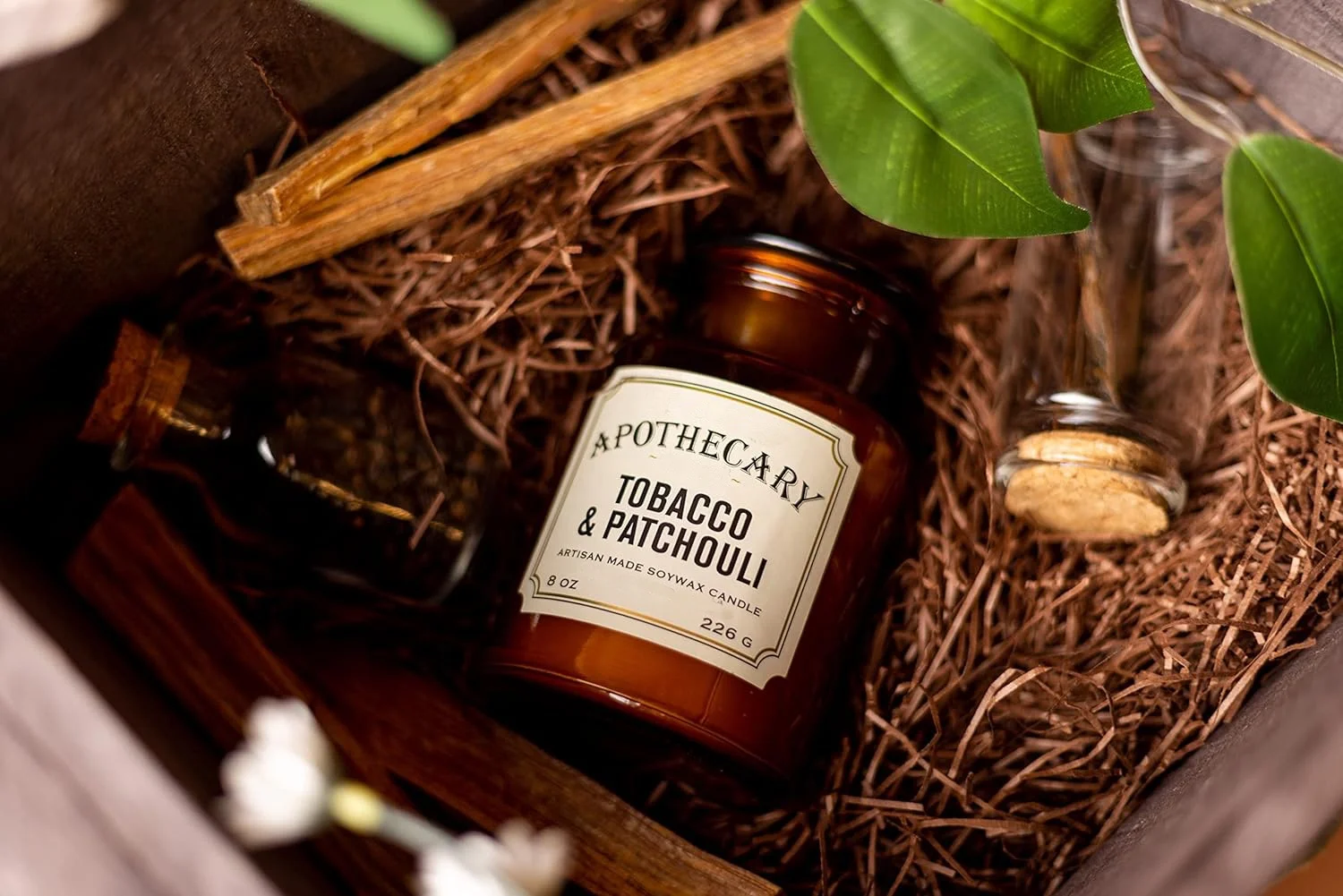 Hot selling Soy wax Scented Candles 8-Ounce Tobacco & Patchouli Old-world inspired apothecary bottles in amber glass