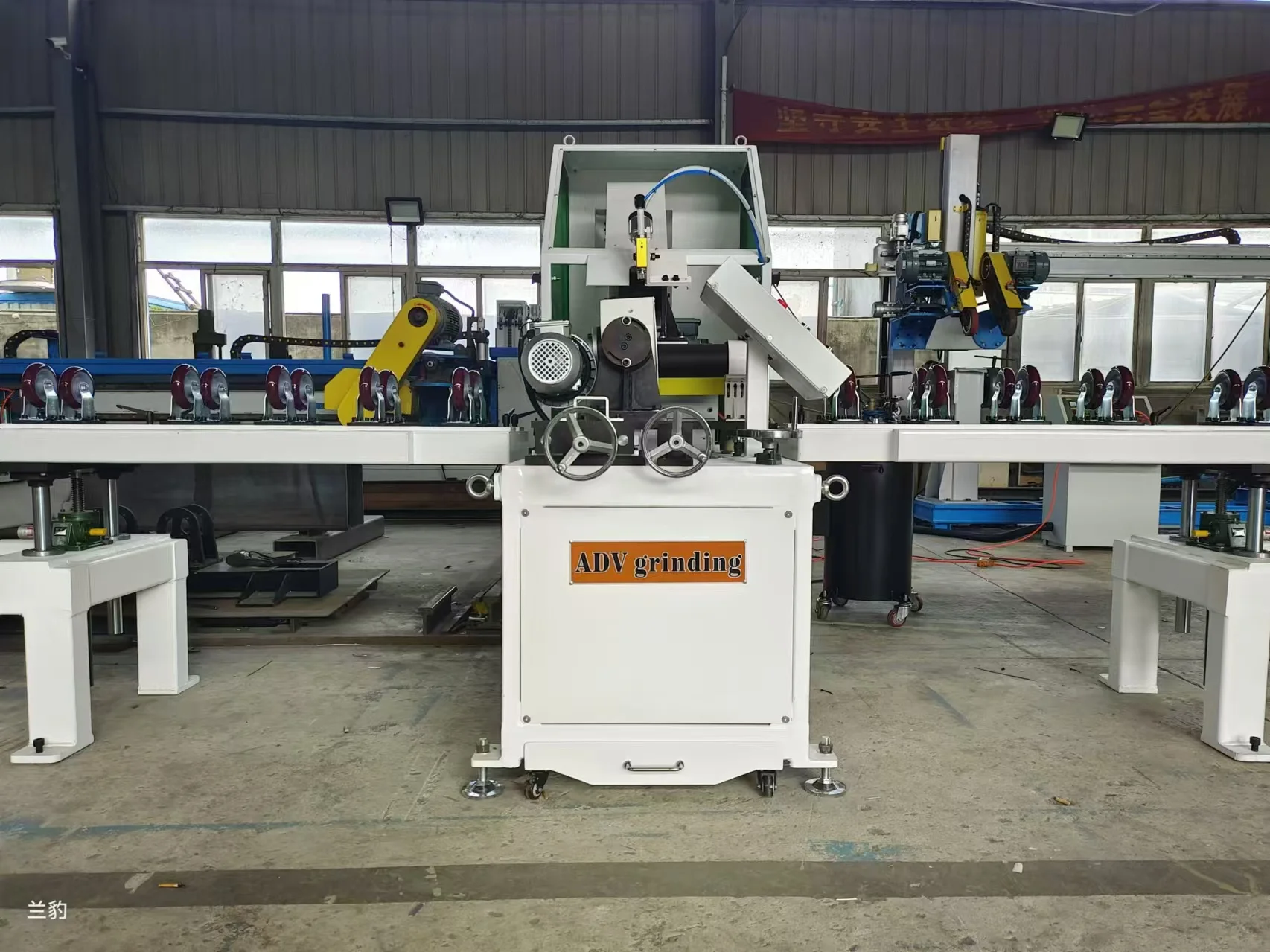 Original Factory Automatic metal Round Tube Polishing Grinding Machine With Abrasive Belt