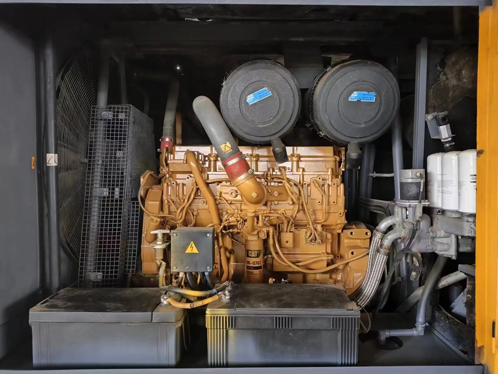 Используется atlas copco дешевая цена портативный винтовой дизельный компрессор для продажи