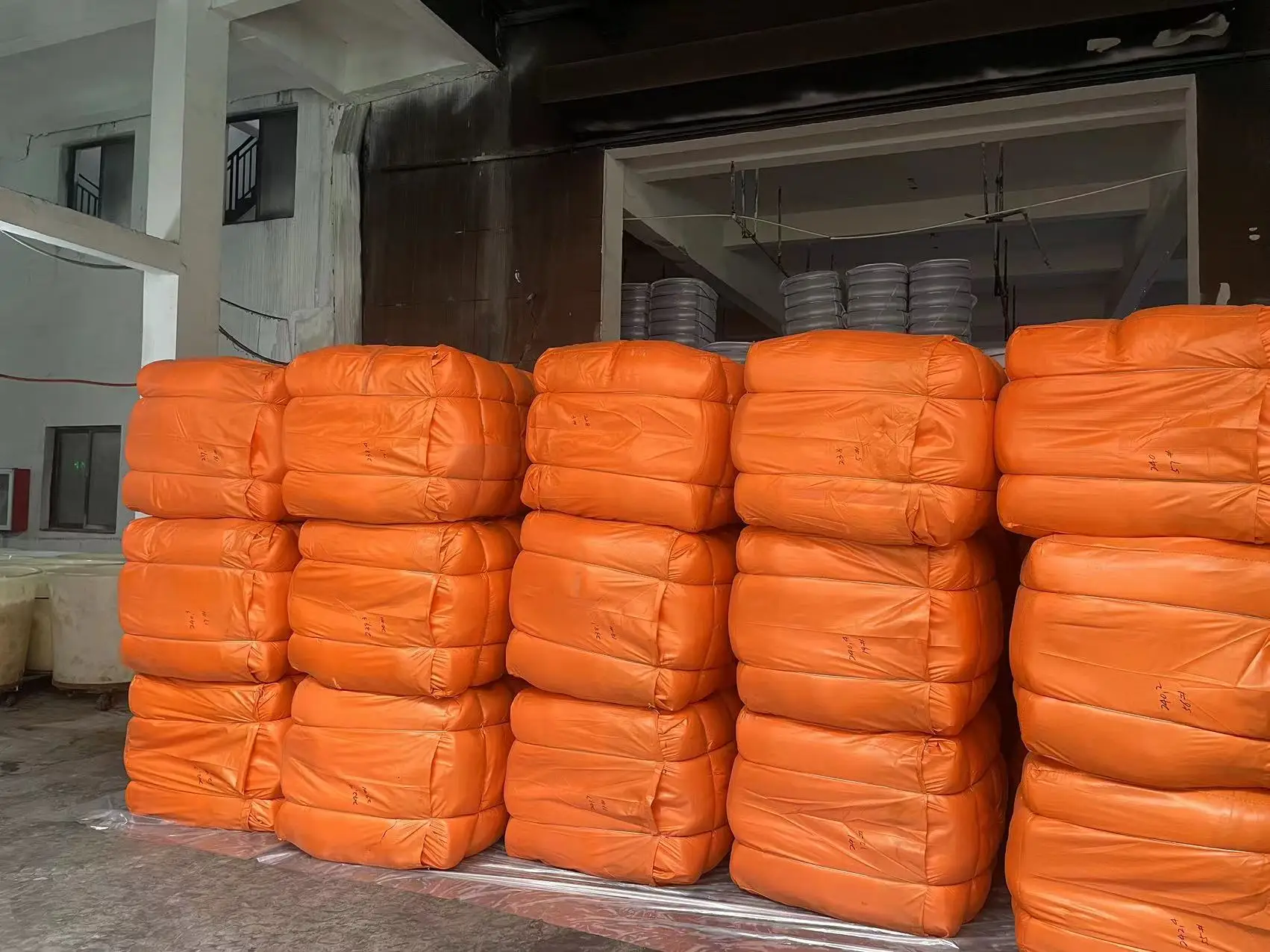 Polyamide Nylon 6 Tops cashmere type 2.7dtex 3.3dtex x88mm 98mm  Semi Dull Raw White Virgin yarn Spinning