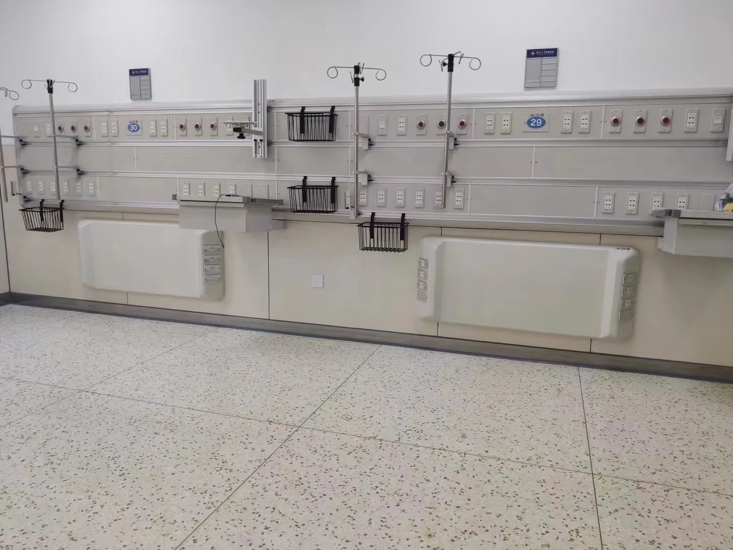 Medical icu horizontal bed head units hospital dual rail three-layer bed head panel