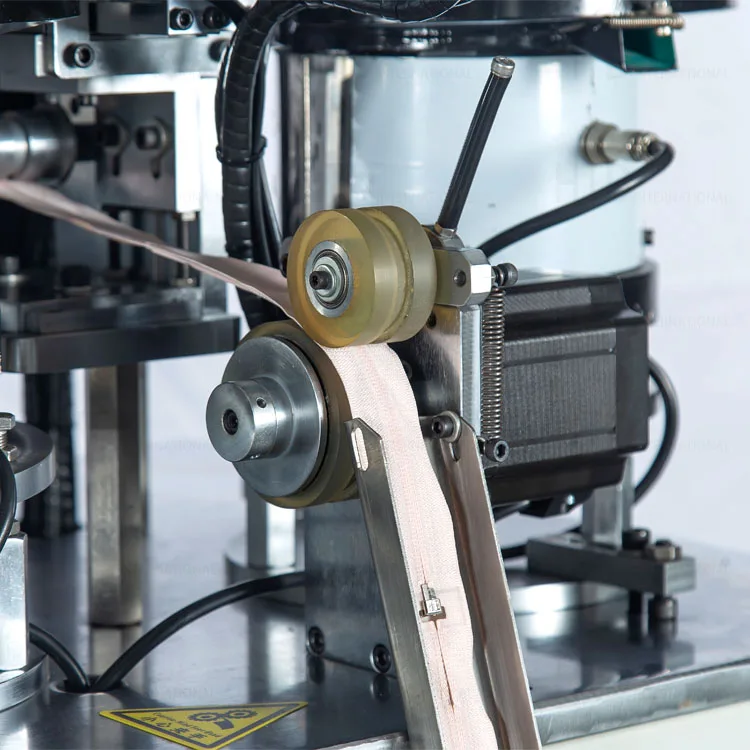 Automatic Nylon Zipper Pin Box Pressing Machine for Open-End Nylon Zipper