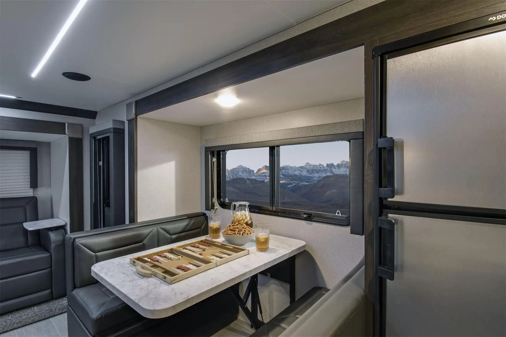 Cab Over Truck Short Bed Bigfoot Camper For Short Bed Box Midsize Ford Ranger Pickup One Ton Truck Long Bed with slide out