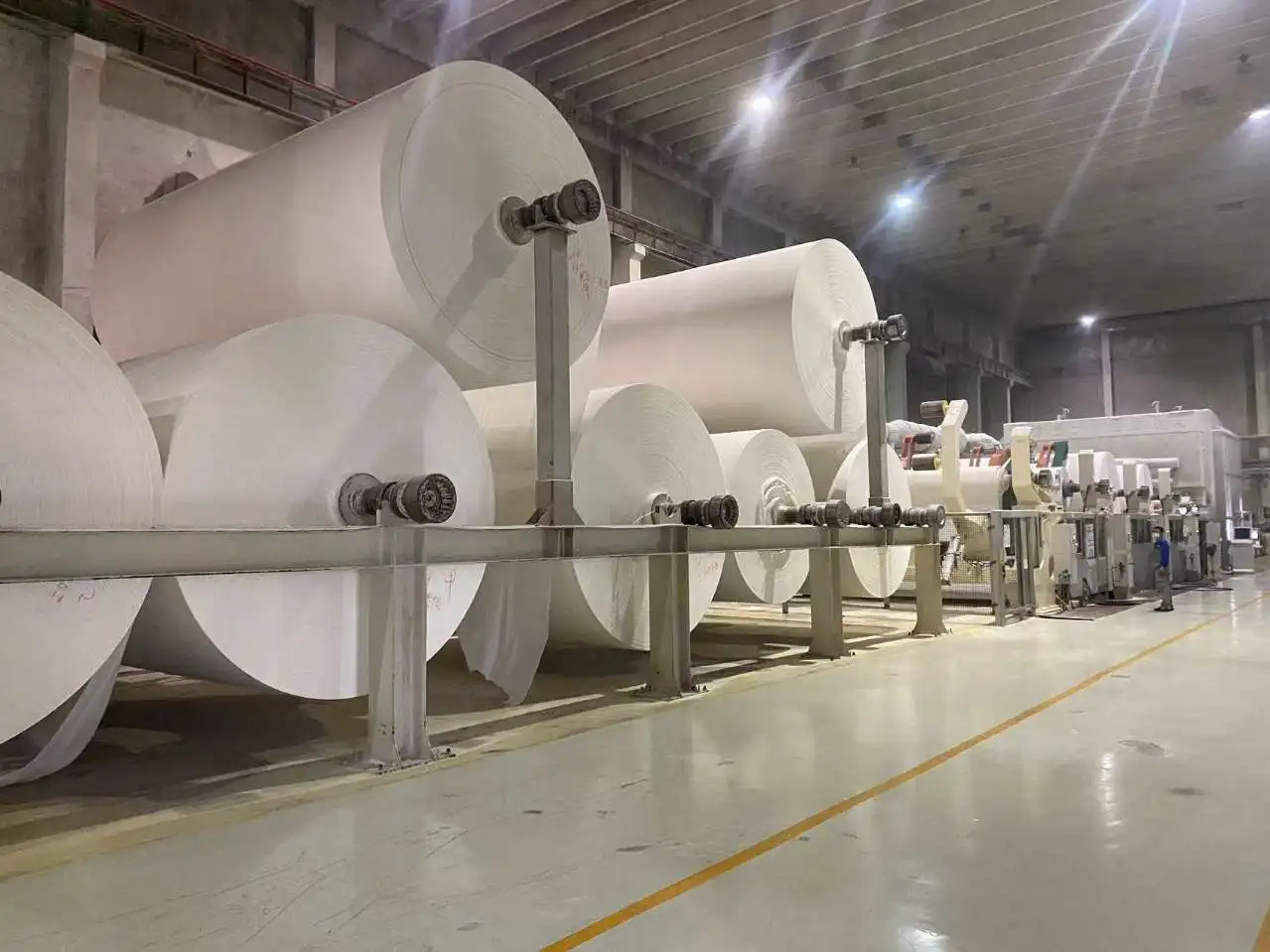 Hot Sale Jumbo Rolls Virgin Tissue Paper Wood Pulp mother roll Toilet Paper Napkin Hand Towel