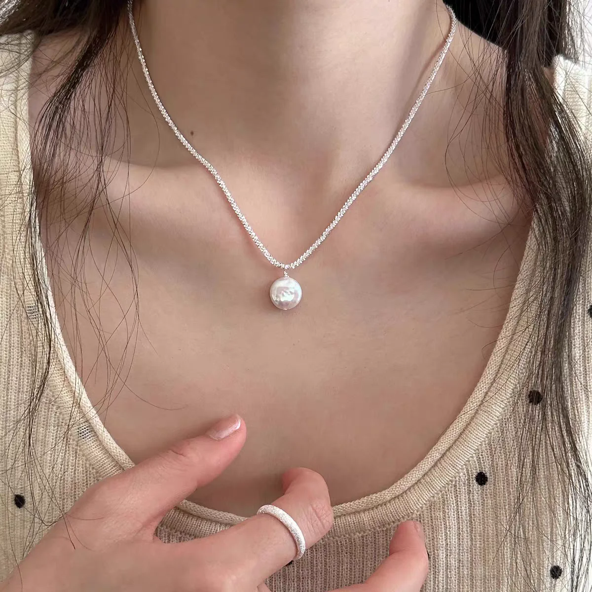 Cool and niche design suitable for women, simple and high-quality jewelry accessories