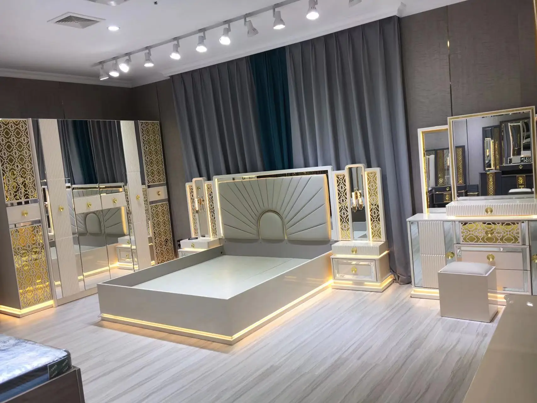 Bed Headboard Bedroom Suite Set Furniture King Size Bed with led Bed Set Europe Style King Size