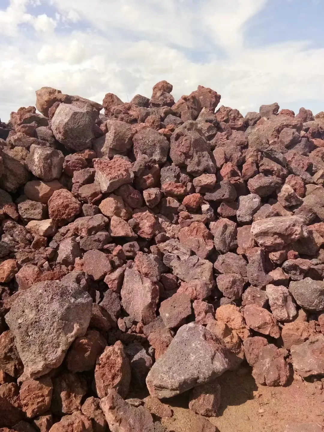 Wholesale Red Large Lava Rock for Aquarium Pumice Price Basalt Stones Black Tumbled Volcanic Stone Pool Water Filter