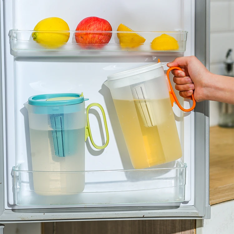 Hot sale large capacity 2200ml PP cold water pitcher fruit tea strainer measuring scale plastic jug with infuser and filter lid