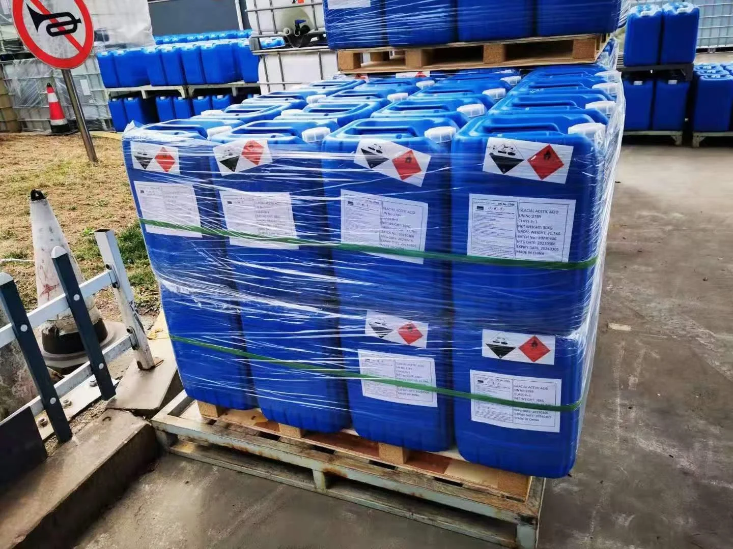 China Liquid Acetic Acid Glacial 99.8% for Food Industry best quality lowest price Glacial acetic acid
