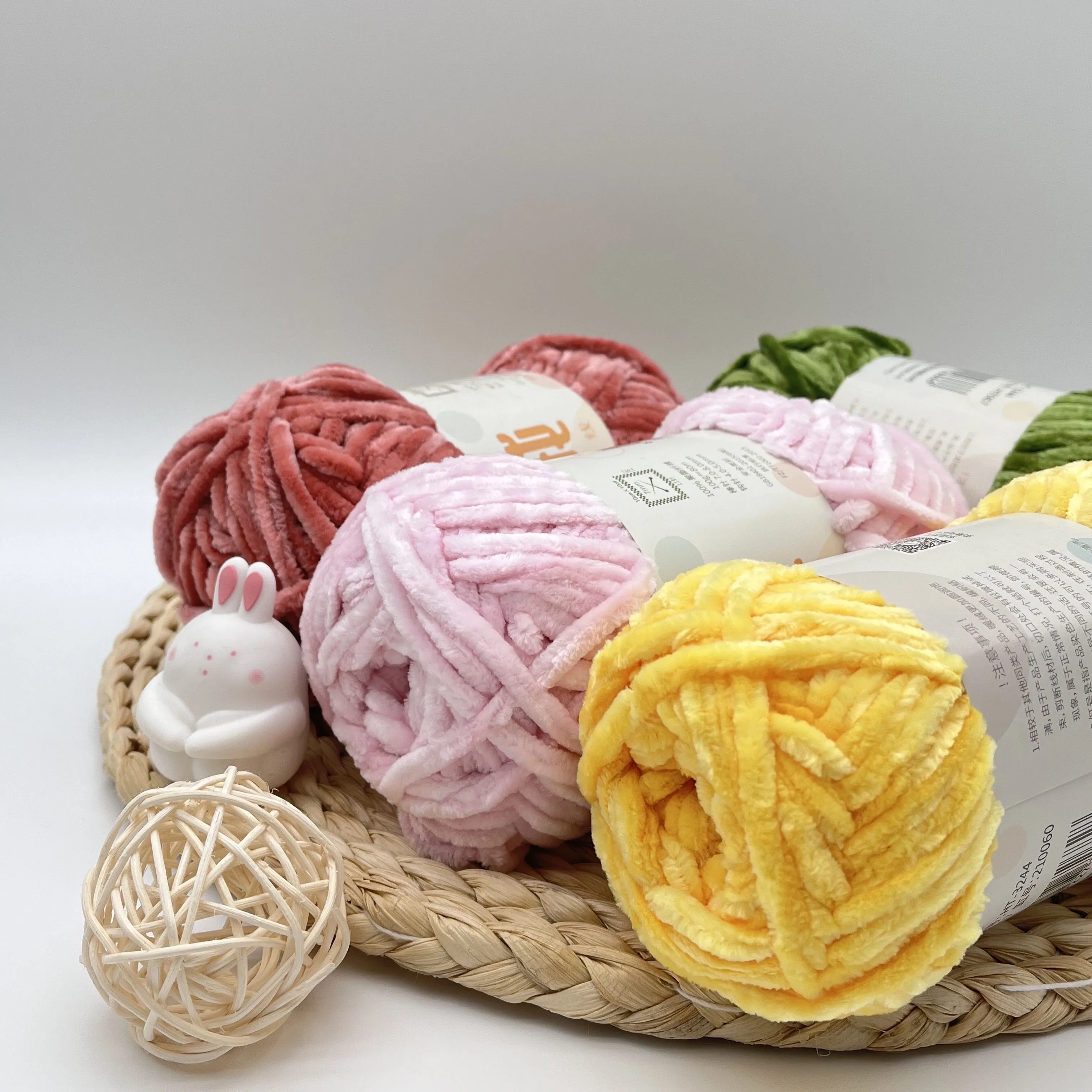 Wholesale Prices Baby Blanket Chenille Yarn 100% Polyester Jumbo Hand Knitted Good Chunky Knit Chenille Yarn Free Shipping Dyed