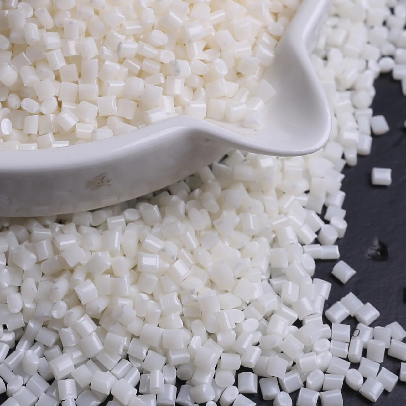 ABS ER400 Injection Molding Grade Plastic Raw Material with High Heat Resistance for Automotives Interior Parts