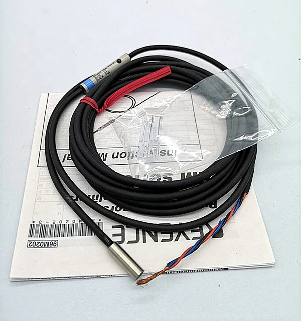 KEYENCE EM-054  Proximity sensors with in-cable amplifiers     f5.4,  NPN     New original