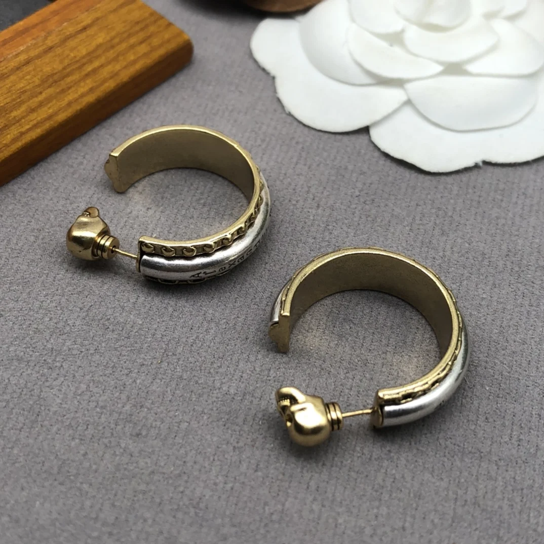 Alexander McQueens Wholesale new product 925 silver color blocked hook design,give away party and banquet accessories to friends