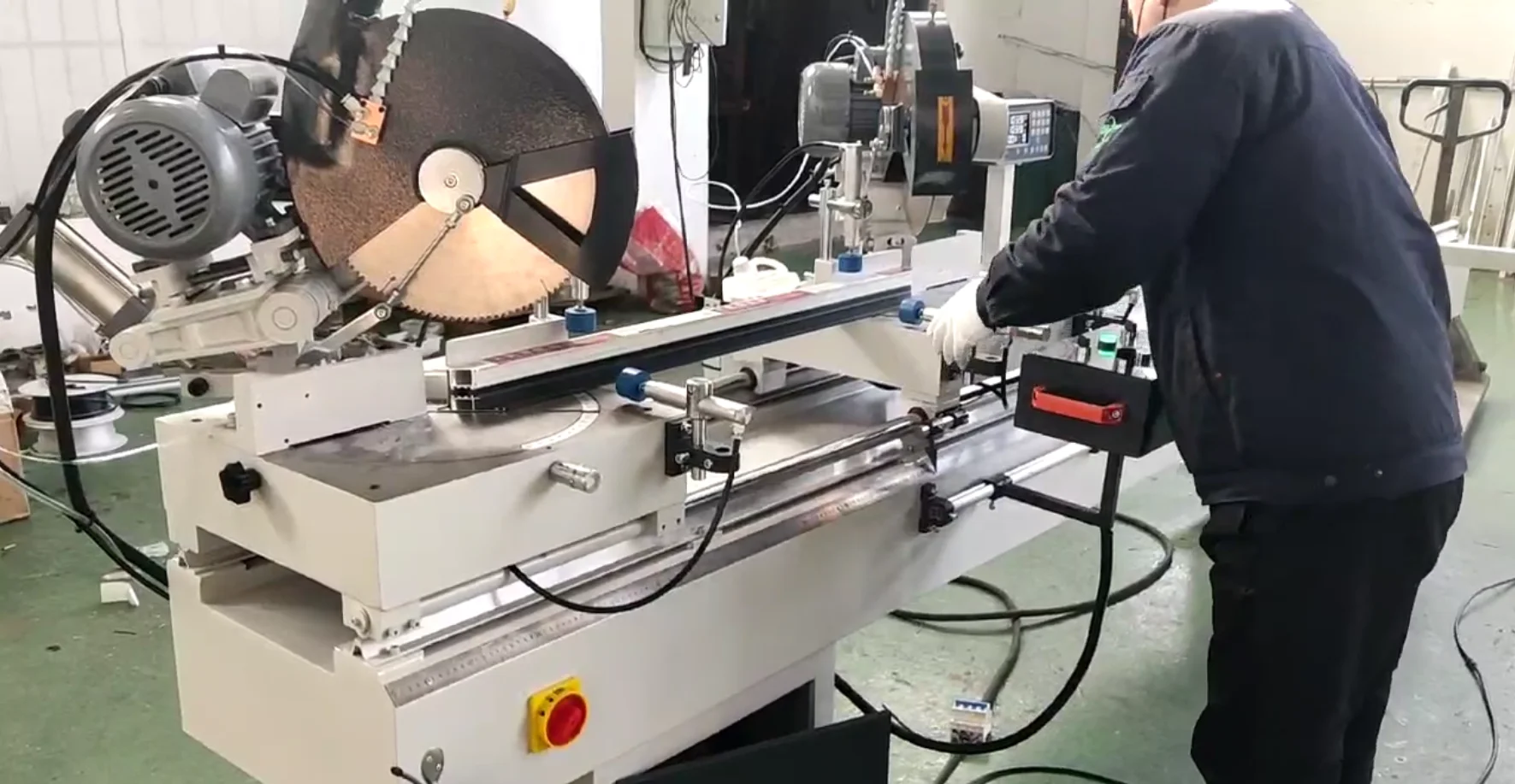 Industrial Automatic Window Door Miter Saw Deep Processing Double Head PVC Aluminum Cutting Machine