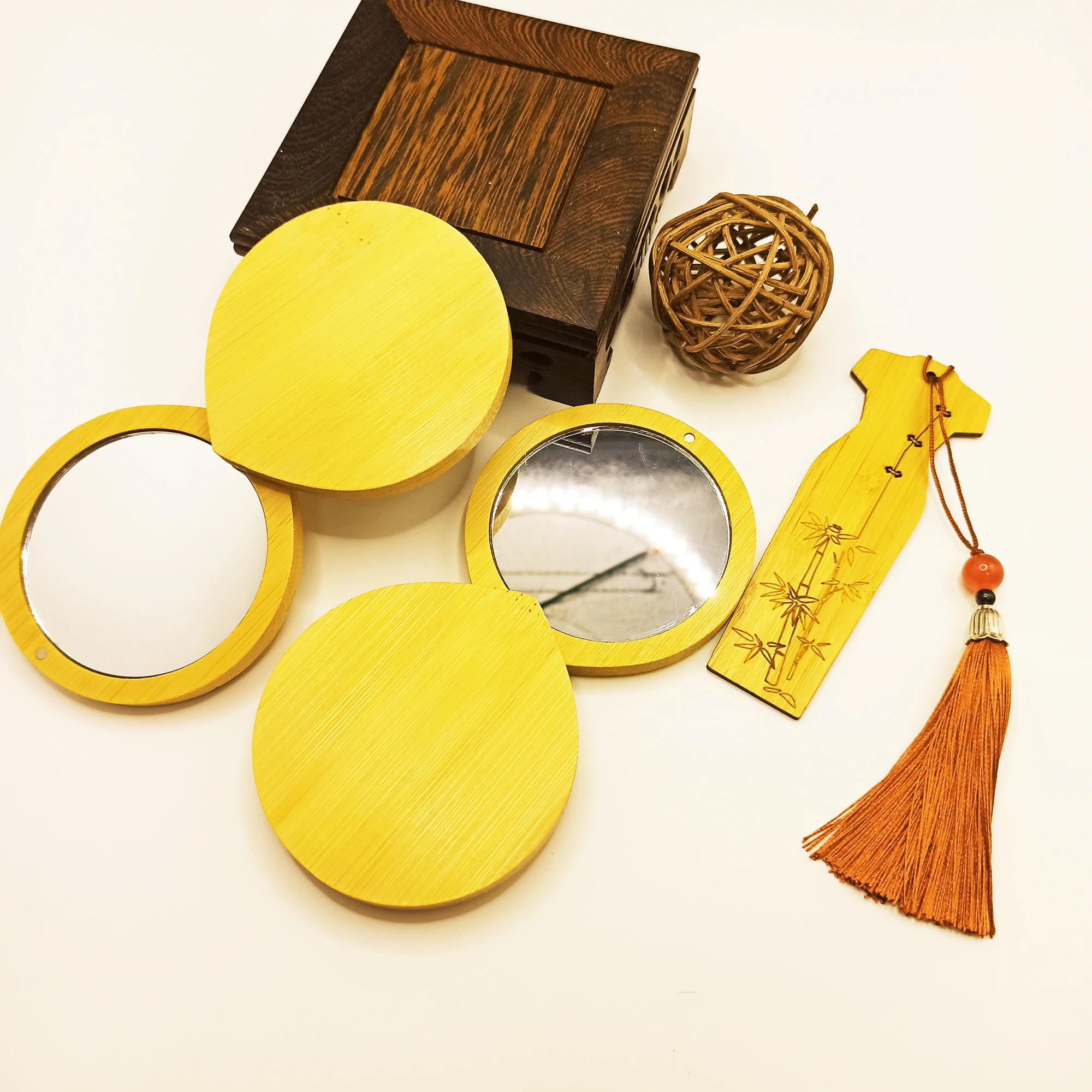 Festive Custom Gift bamboo Portable Rotating Small Mirror Hd Handheld Mirror Sliding Cover Mini Simple Makeup Mirror
