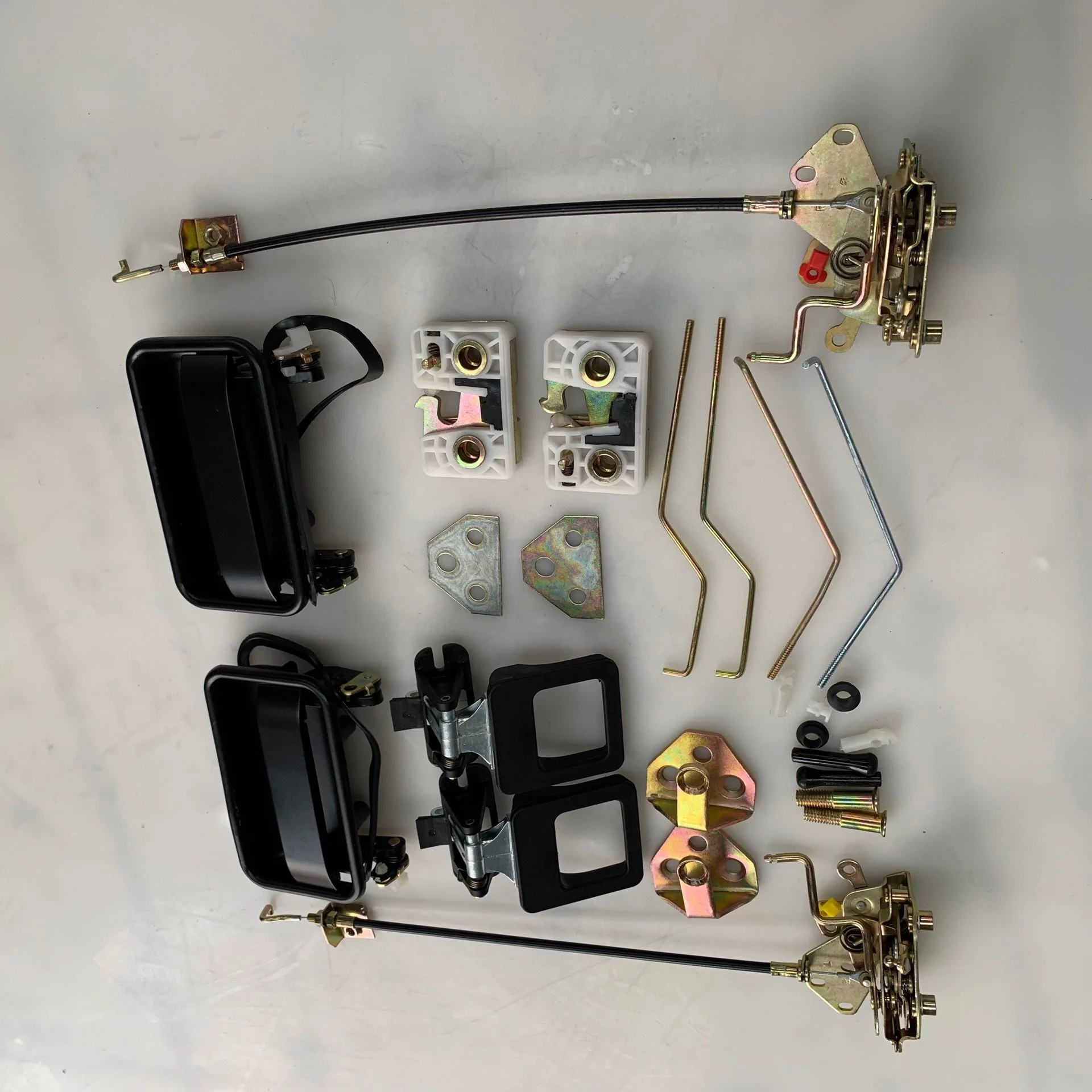 sinotruk howo door latch fuel tank cover WG1642341010