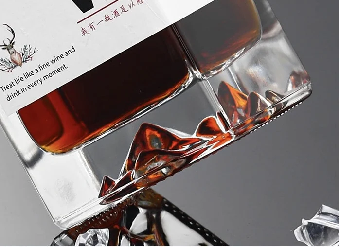 Square bottomed wine bottle, clear glass bottle 500ml, high-end vodka glass bottle family bar liquid storage container