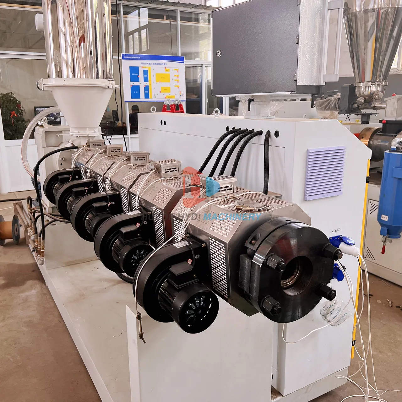 Хорошее качество 65 мм HDPE пластиковая труба профиль Одношнековый экструдер завод с сертификатом CE