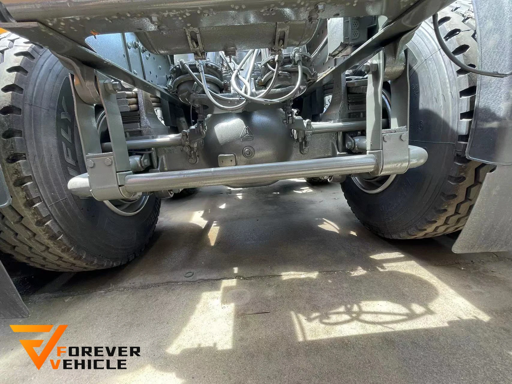 Sinotruk Tractor Trucks Howo 6x4 6x6 371hp 420hp 430hp LHD /RHD Color Optional Economical with Dump Trailer Heavy