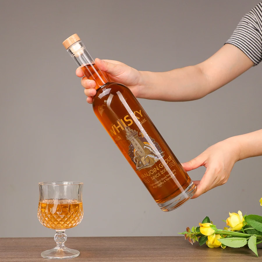 750 ml Transparent flint glass bottle liquor wine whisky vodka tall and thin glass bottles with wooden cork top