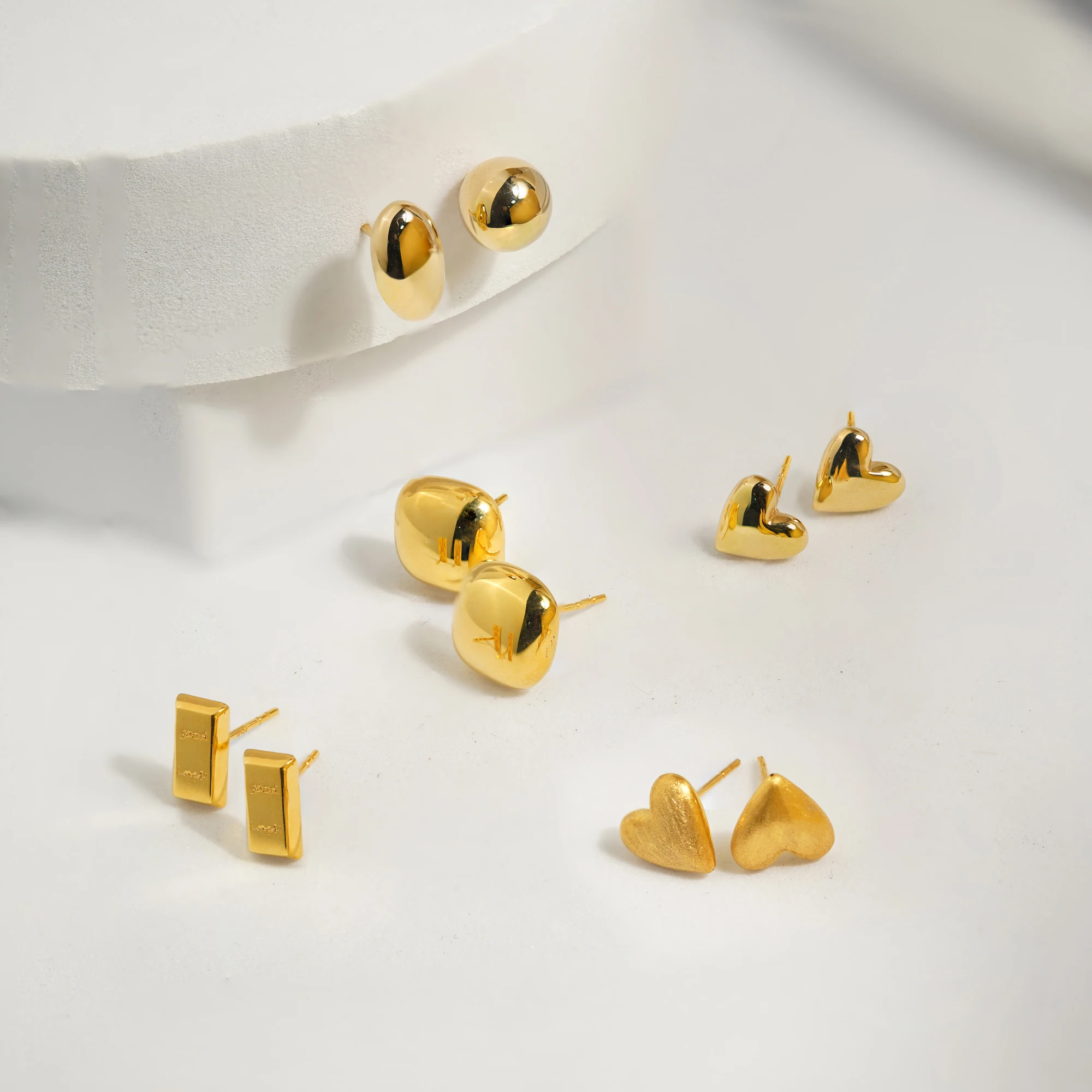 PCX Jewelry 18K Fine Jewelry Real Gold Earrings Exquisite 18k Gold Small Gold Bar Shaped Earrings