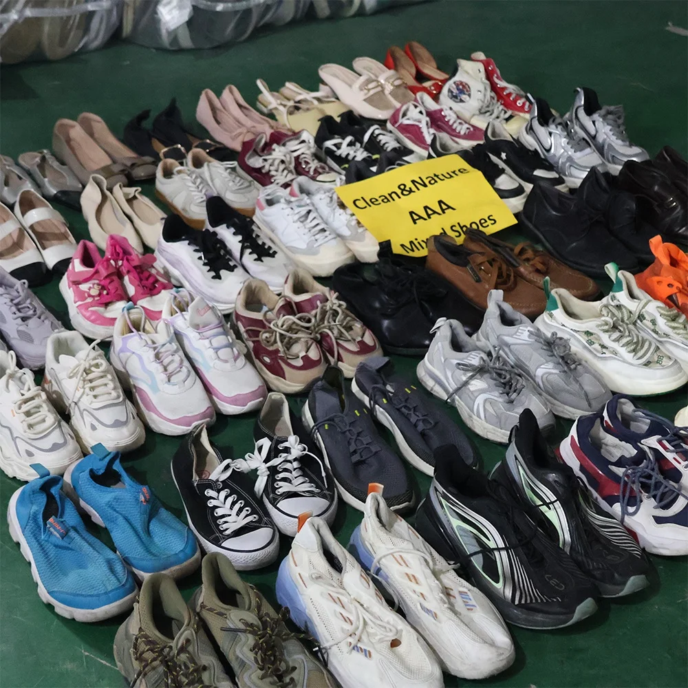 Factory wholesale used international sport sneakers second hand brand orignal stock wholesale football used shoes thrift wear