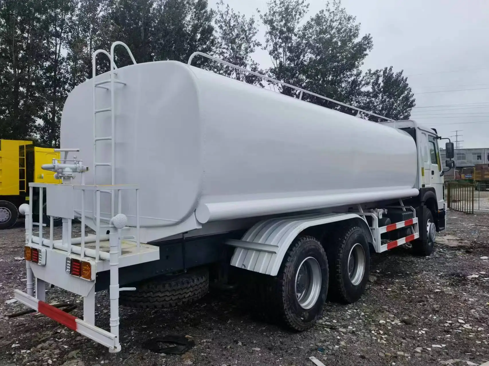 Good Quality Top Selling used 21 - 30T Mini High Pressure Water Tanker Trucks For Drinking Water