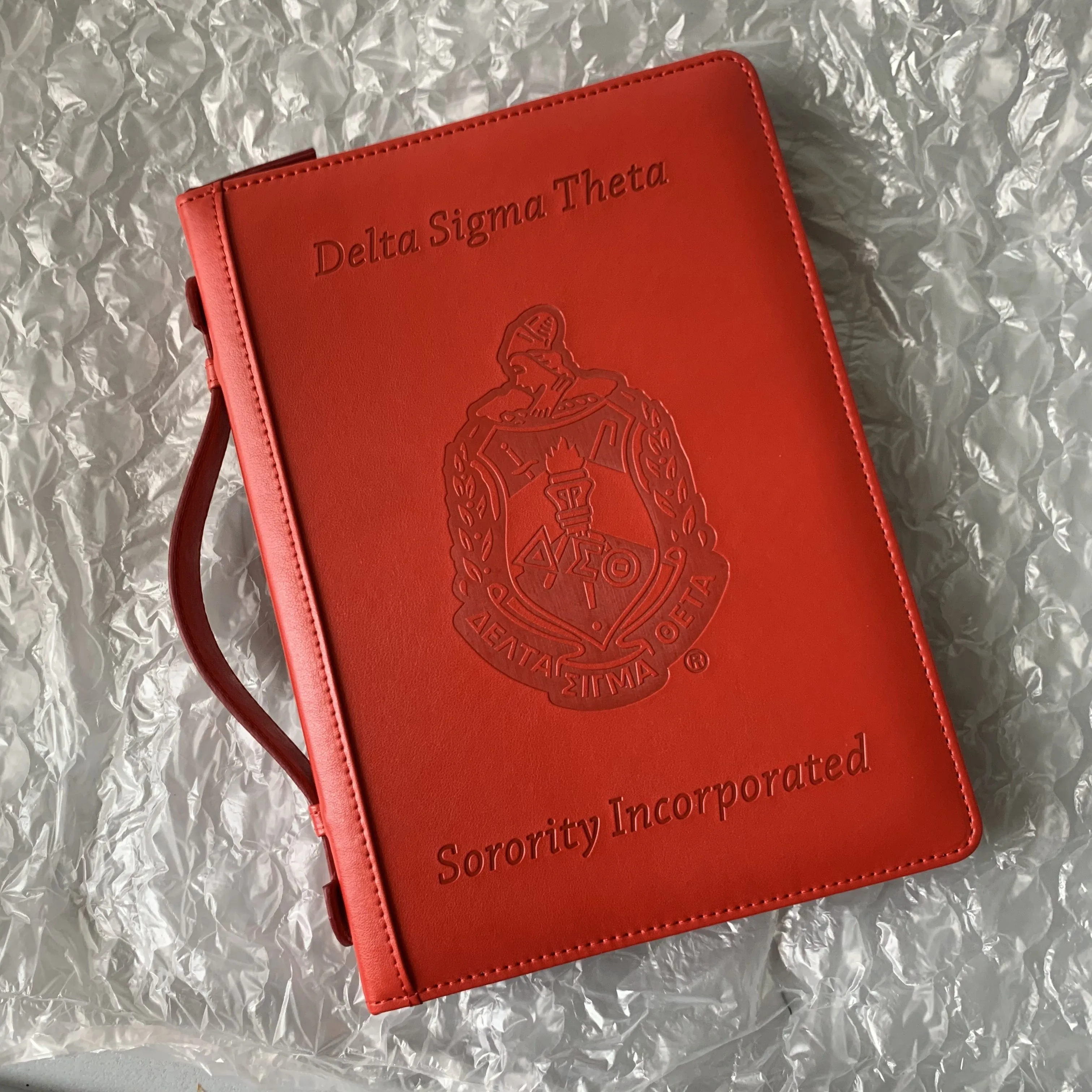 Всех групп Наивысшее качество; Цвет Красный; DST кожа обряд обложка книги/колледж греческие буквы красная паспорт держатель