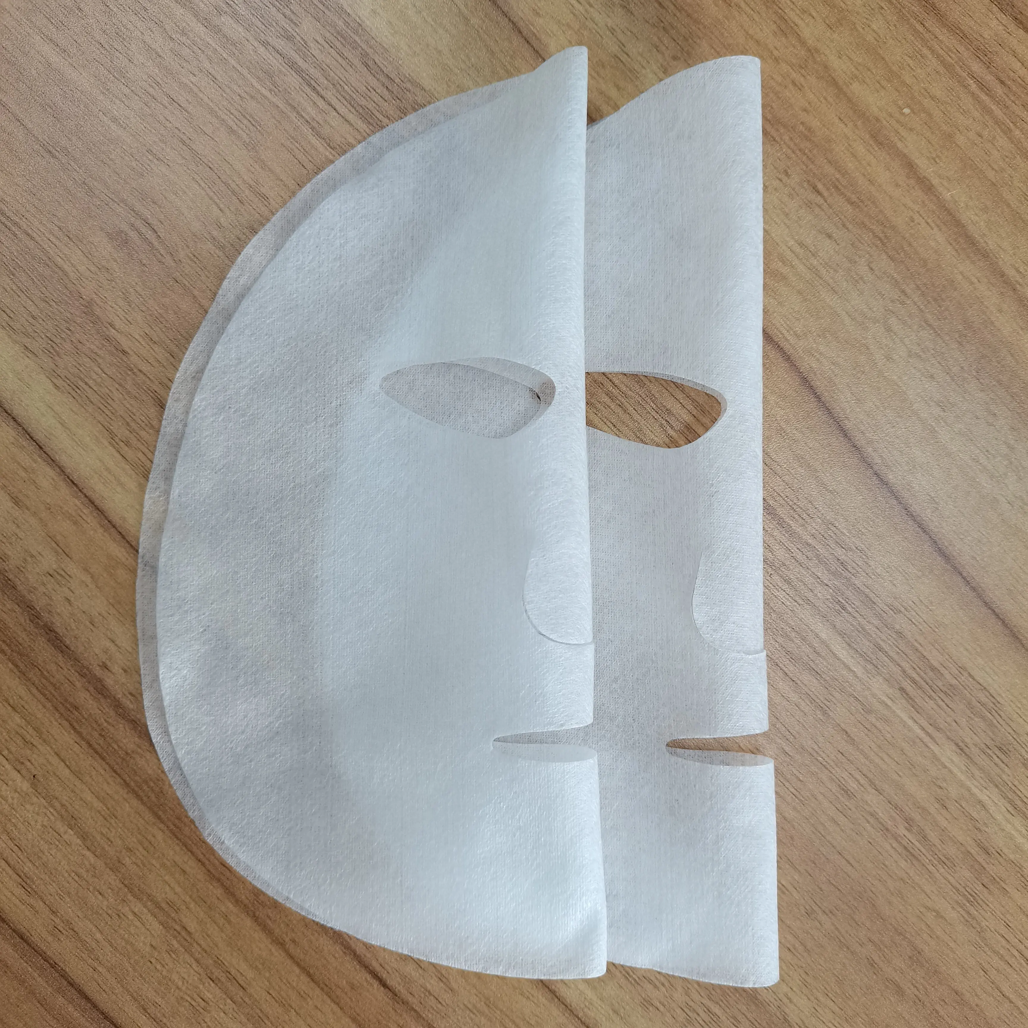 Lyocell fiber nonwoven fabric transparent and breathable facial mask sheet