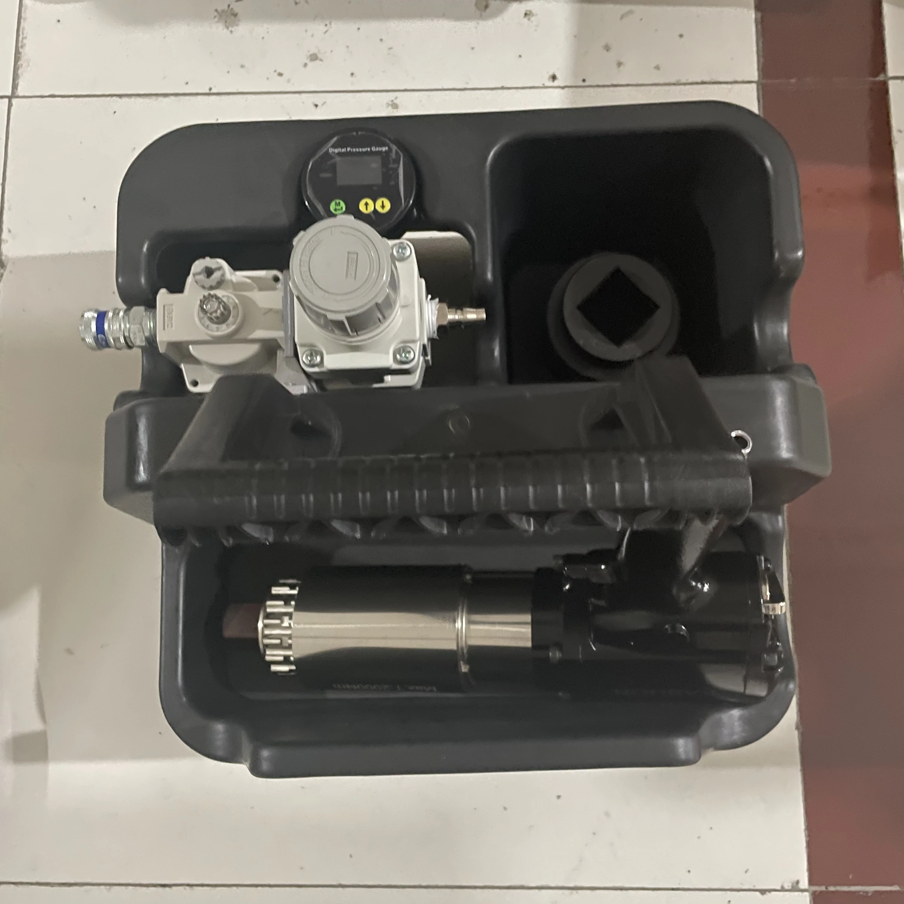 3000Nm 1' Adjustable Automatic air Shut-off Pneumatic Mobile Hydraulic Impact Torque Wrench Holder Truck Tool Supplier Price
