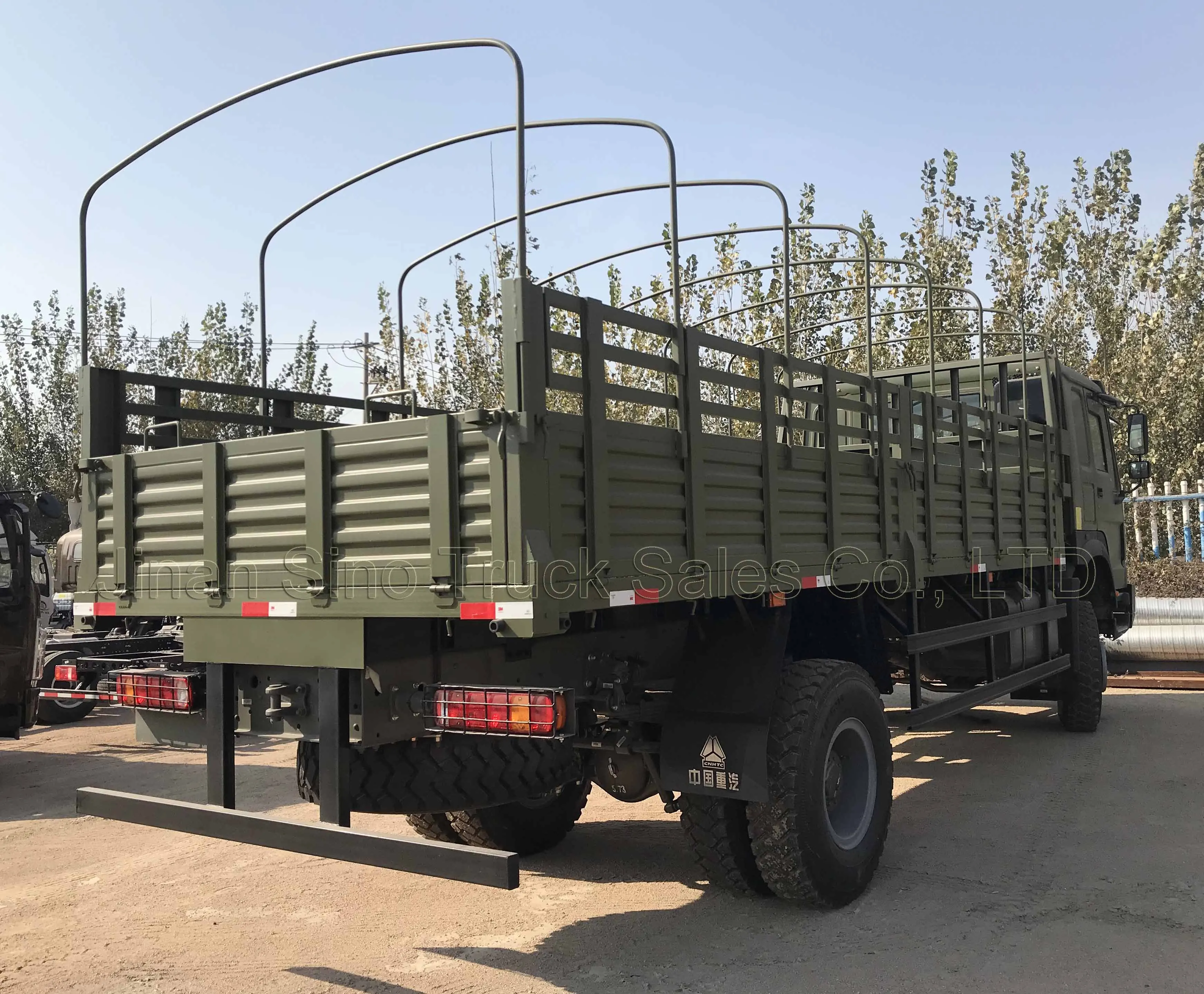 China Sinotruk Howo 4x4 4WD 16T Off road Box Stake Truck