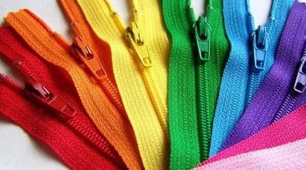 Пластиковая молния открытая Вертикальная литьевая машина