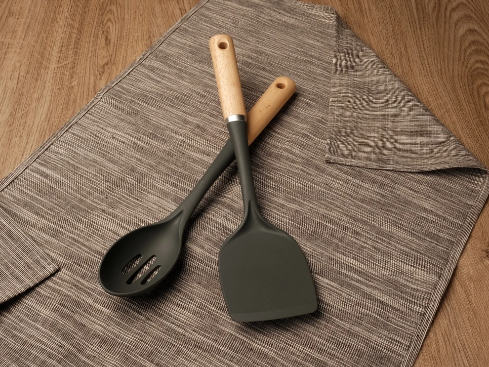 Wholesale Cooking Tools Non Stick Durable Nylon Kitchen Utensils Set 6pcs set with Wooden Handle