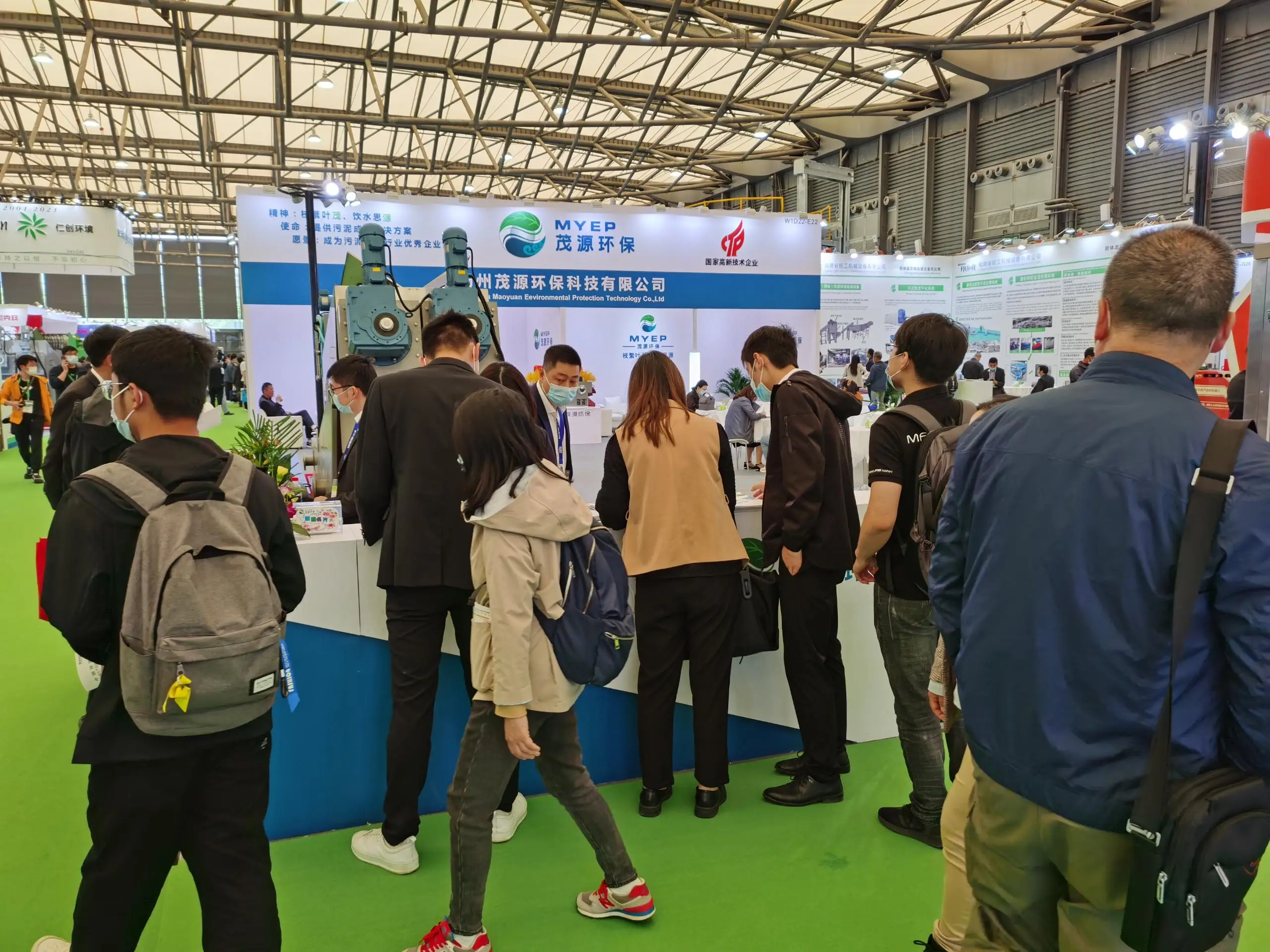 less cost mobile screw press sludge dewatering and thickening machine sewage treatment equipment for chemical industry