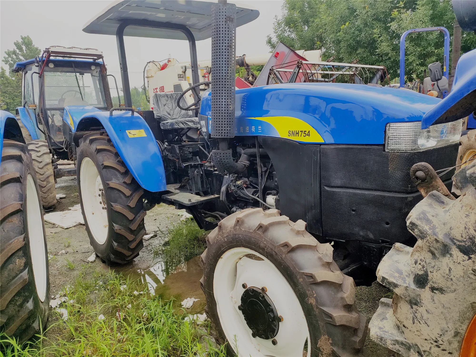 Farm Agricultural Machinery New and Holland SNH704 SNH754 70hp 75hp 4 Wheeled Drive Used Tractor with ROPS and Canopy