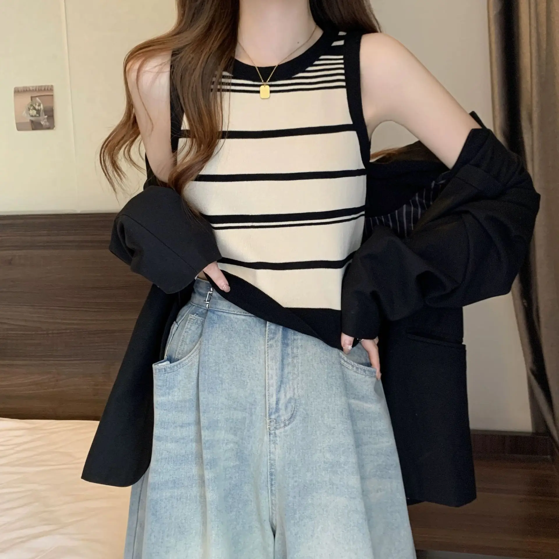New Arrival Women Vintage Tank Top Wholesale Short Casual Sweater Vest Striped Sleeveless Crop Knit Sweater Vest