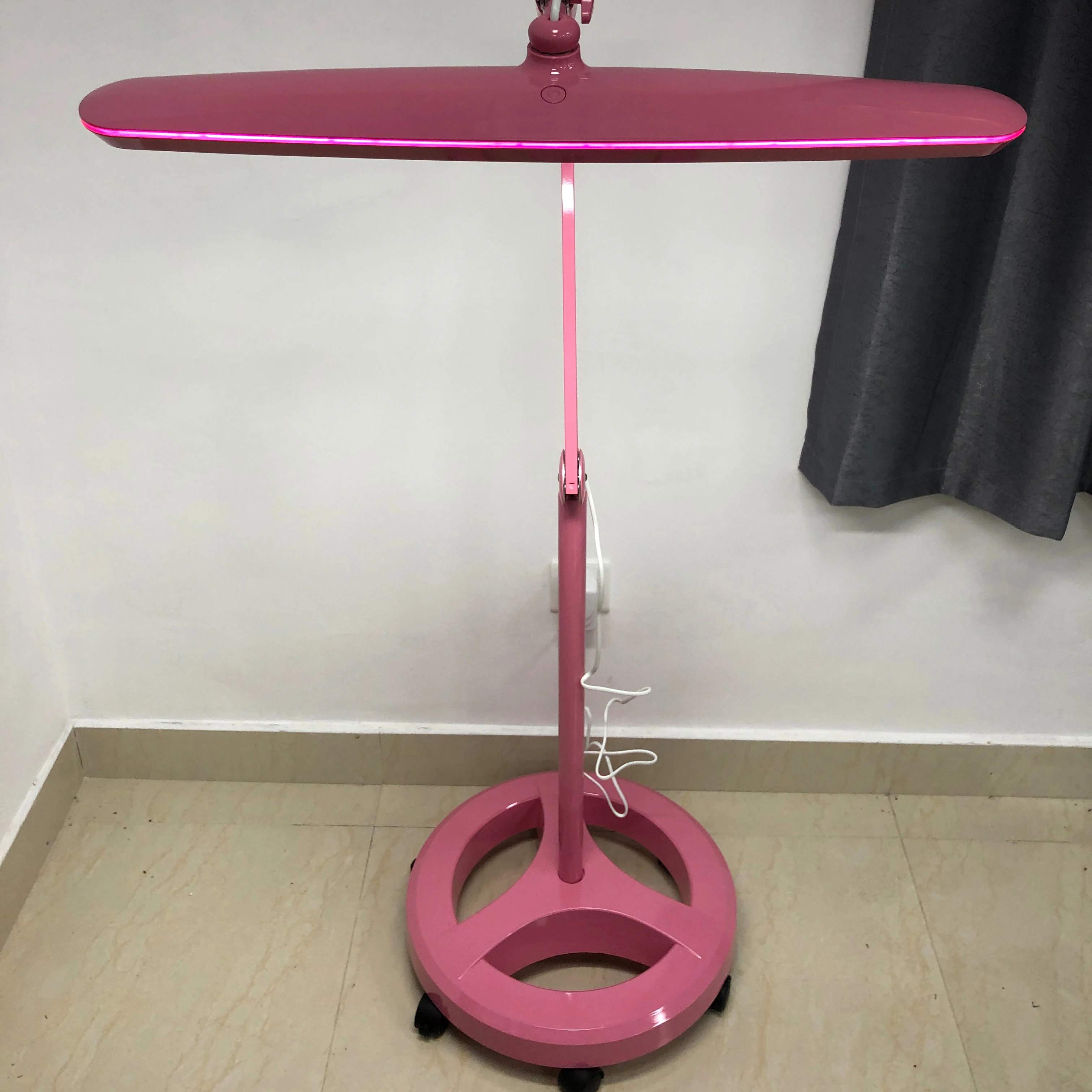 pink color eyelash extension led lamp with rolling floor standing base, super bright beauty nail salon floor lamp led