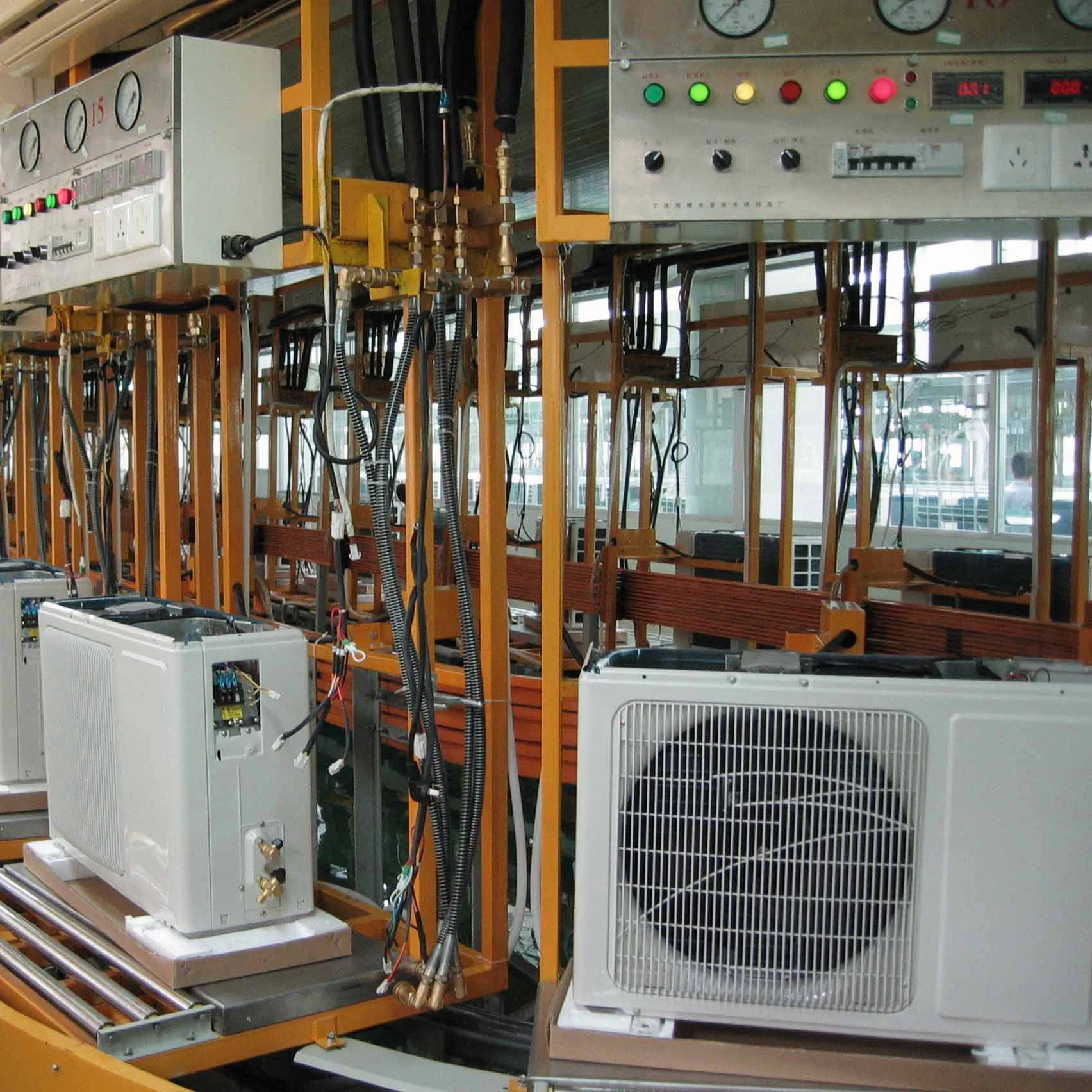 Manual air conditioner assembling line