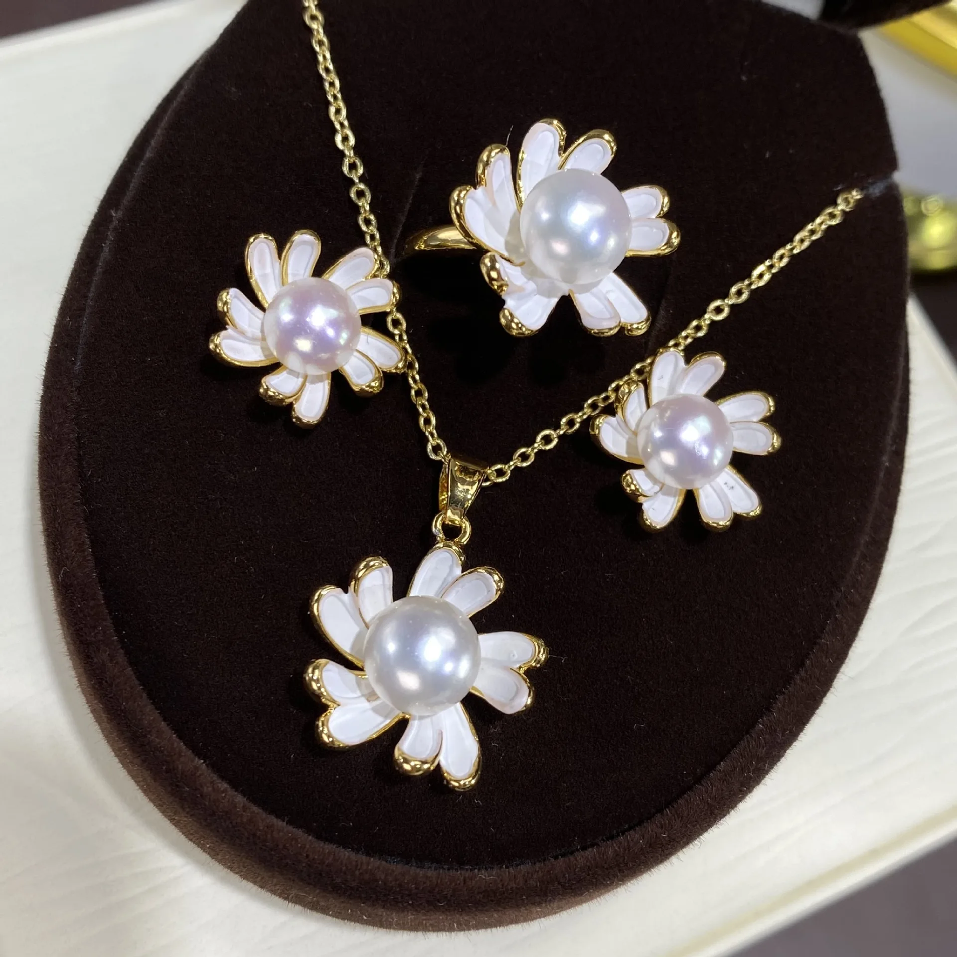 Wholesale White Shell Daisy Pearl Necklace Earrings 18K Gold Plated Shell Flower Fresh Water Pearls Jewelry Set