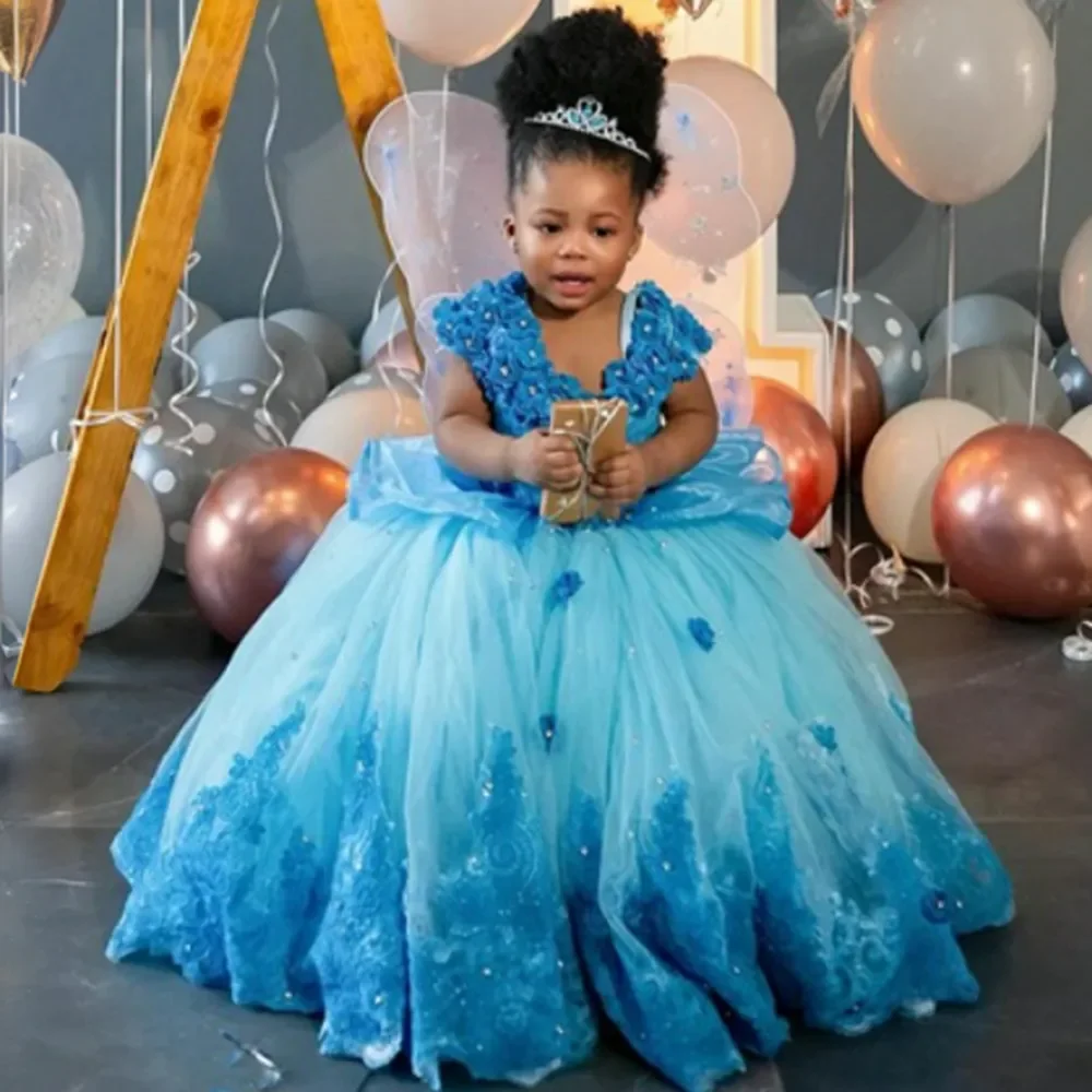 2024 Blue Flower Girl Dresses Short Sleeves V Neck Princess Queen Communion Dress Appliqued Lace Beaded Little Kids Birthday