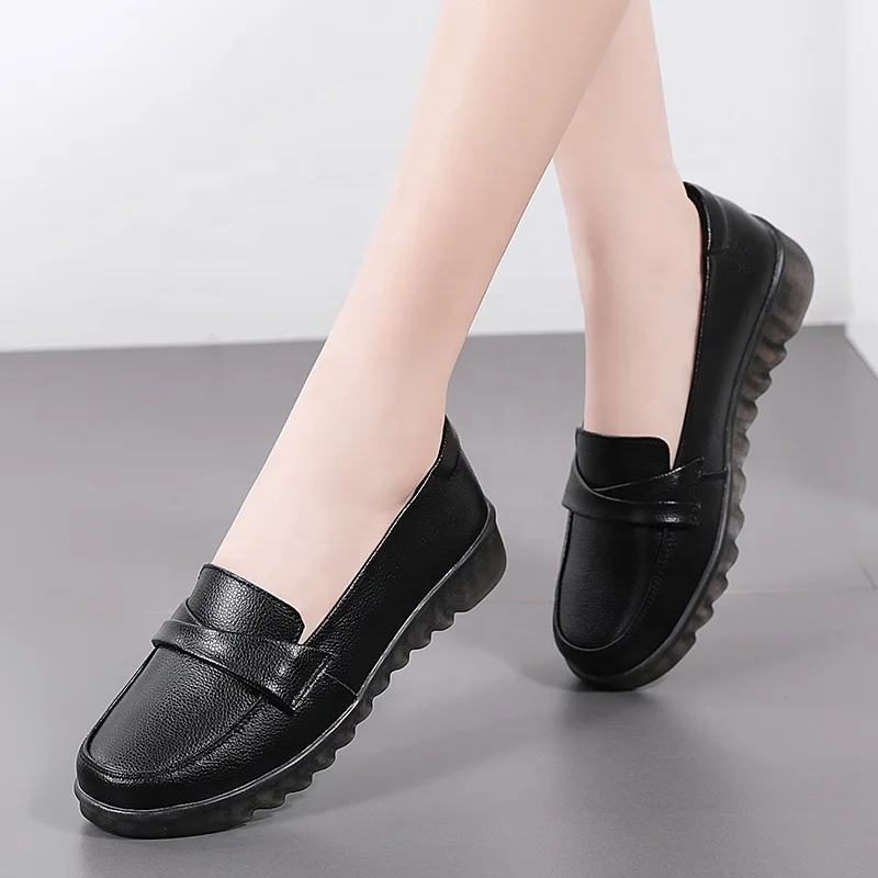 Fashion loafers A woman with a flat walking loafers cattle uppers loafers